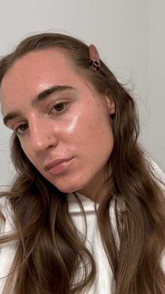 Revell after applying the Clinique Moisture Surge Active Glow Serum
